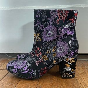Heeled booties